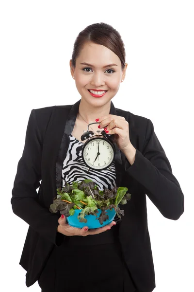 Молоді азіатські бізнес жінка з годинником і салат — стокове фото