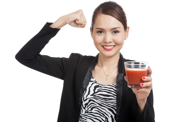 Fuerte mujer asiática sana con jugo de tomate —  Fotos de Stock