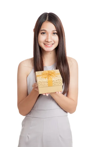 Beautiful young Asian woman with golden gift box — Stock Photo, Image