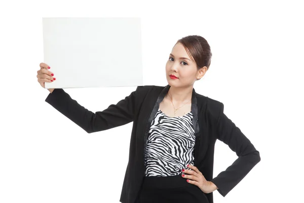 Jonge Aziatische zakenvrouw met witte leeg bord — Stockfoto