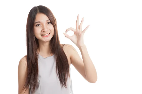 Beautiful young Asian woman show OK sign — Stock Photo, Image