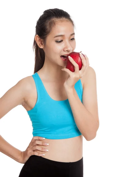 Hermosa chica sana asiática comer manzana roja — Foto de Stock