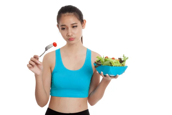 Unglückliche asiatische gesunde Mädchen essen Salat — Stockfoto