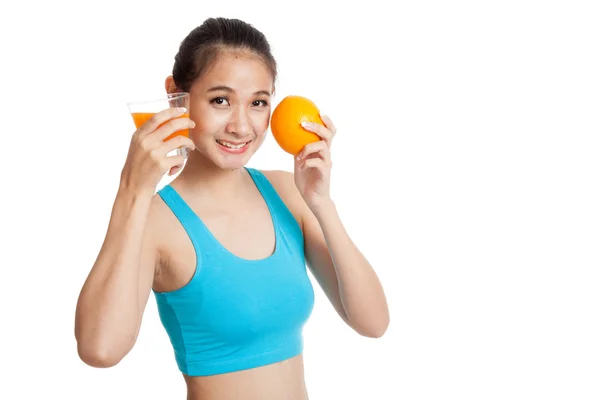 Krásná Asiatka zdravé s pomerančovým džusem a oranžové plody — Stock fotografie