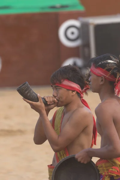 Aralık 2016 Nagaland Hindistan Hornbill Festivalinde Folk Müzik Enstrümanları Çalıp — Stok fotoğraf