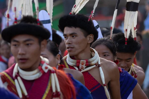 Jovens Tribos Naga Vestindo Trajes Tradicionais Arena Central Kisama Village — Fotografia de Stock