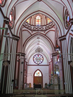 8 Ekim 2008 'de Goa Hindistan' daki bir kilisenin iç mekanının seçici odak görüntüsü