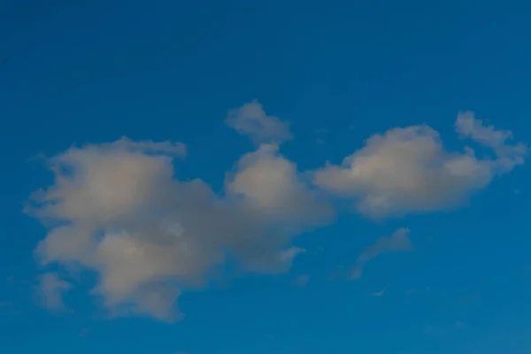 Una Imagen Abstracta Nubes Cielo Azul Formando Patrón Agradable — Foto de Stock