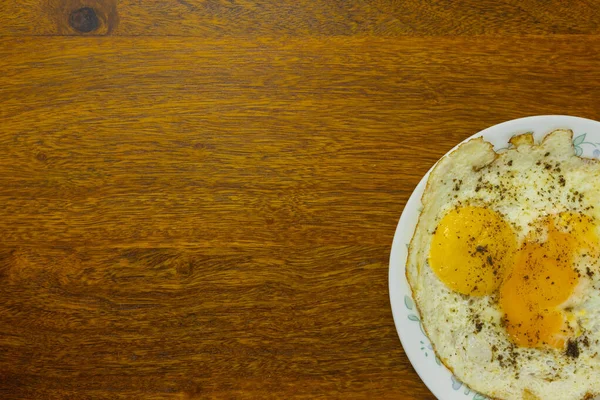 Top View Single Fried Eggs Pepper Sprinkled Empty Copy Space — Stock Photo, Image