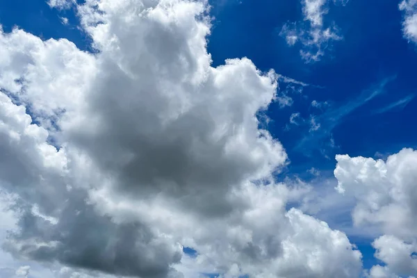 Flauschige Wolken Baumwollform Mit Blauem Himmel Hintergrund — Stockfoto