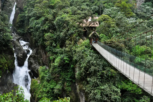 Puente colgante en Bolívar, Ecuador —  Fotos de Stock