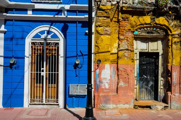 eski sömürge tarzı, mazatlan, Meksika versus yeni