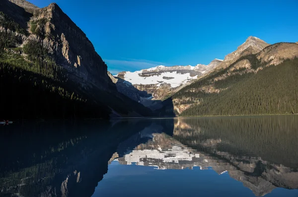 Hermoso lago Louise con toda su pureza, Alberta, Canadá —  Fotos de Stock