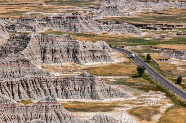 Magányos campervan badlands nemzeti park, Dél-dakota, USA-ban — Stock Fotó