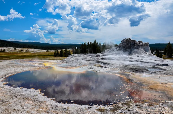 One of the many scenic landscapes of Yellowstone National Park, — Stock Photo, Image