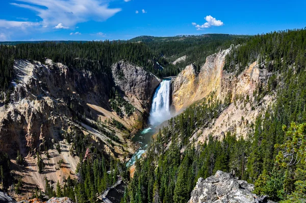 Vodopády v jednom z mnoha scenérie Yellowstonského národního parku, w — Stock fotografie