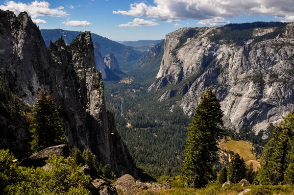 Upea Yosemiten kansallispuisto, Kalifornia, Yhdysvallat — kuvapankkivalokuva