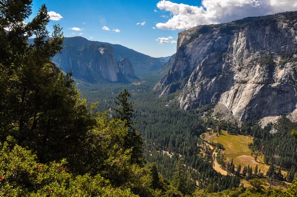 Upea Yosemiten kansallispuisto, Kalifornia, Yhdysvallat — kuvapankkivalokuva