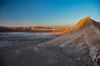 valle de günbatımı de la luna yakınındaki san pedro de atacama, chile