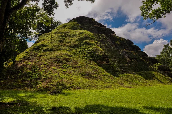 Majestic Tikal Ruins, in Guatemala — Stock Photo, Image