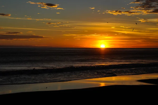 Pôr-do-sol bonito de Playa El Zonte, El Salvador — Fotografia de Stock