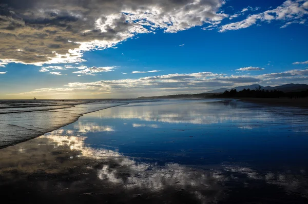 Hermosa puesta de sol en Playa El Cuco, El Salvador — Foto de Stock