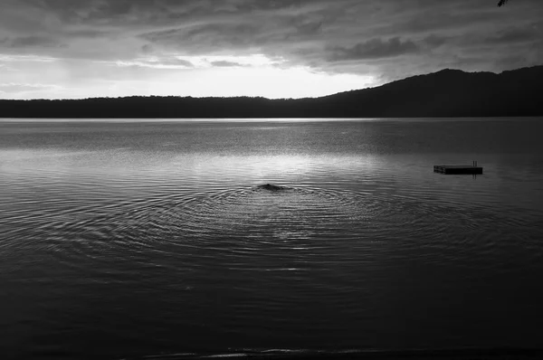 Zonsopgang op apoyo lake, nicaragua — Stockfoto