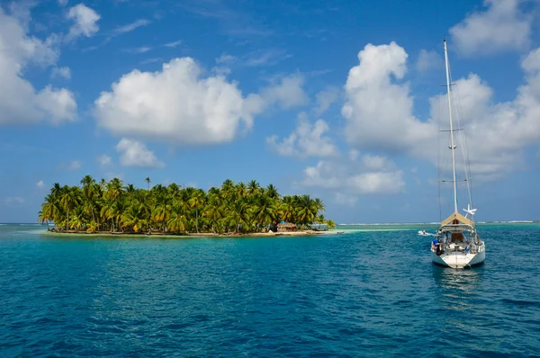 Navigazione nelle Isole San Blas, Panama — Foto Stock