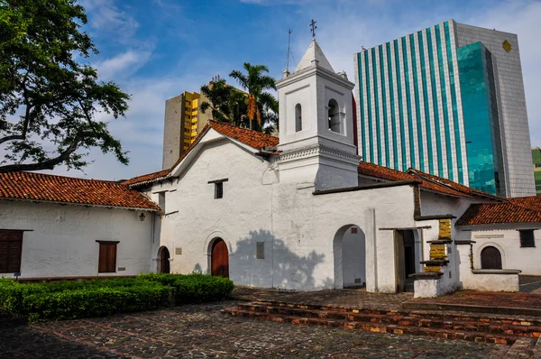 anakronizm, eski yeni cali, Kolombiya karşı