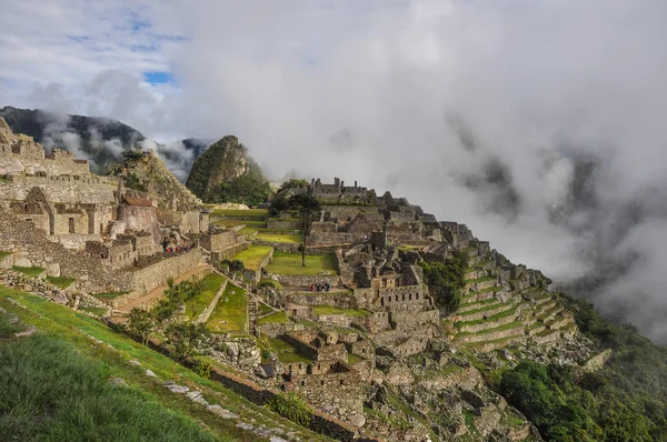 Vista sobre las ruinas de Machu Picchu Inca, Perú — Foto de Stock