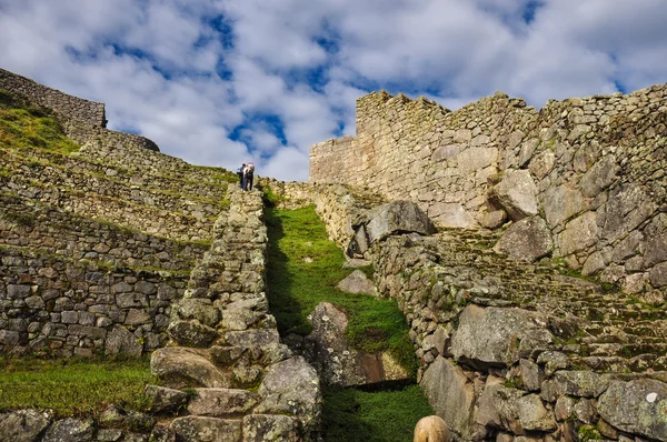 Vista sobre las ruinas de Machu Picchu Inca, Perú — Foto de Stock