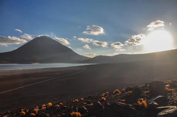 Licancabur Volcan s nádhernou přírodou sur lipez, Jižní b — Stock fotografie