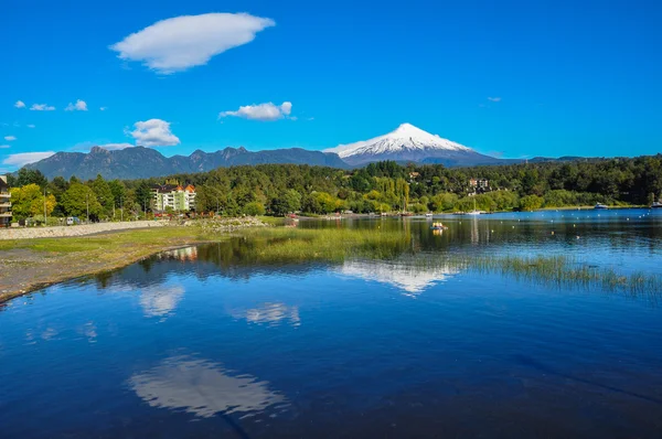 Villarrica Volkanı, Pucon, Şili 'den izleniyor.