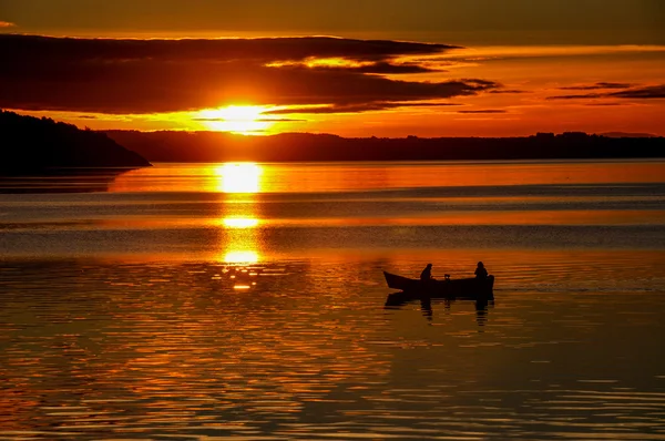 villarrica's Gölü pucon's Beach, gün batımı Şili