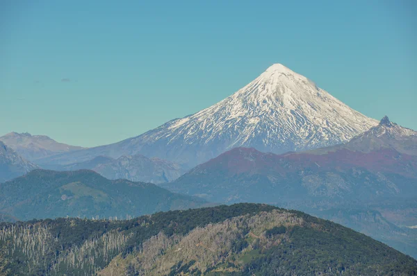 Volcan Villarrica viewed from Santuario El Cani, near Pucon, Chi — Stock Photo, Image