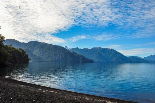 Sendero por Lago Todos Los Santos, Chile — Foto de Stock