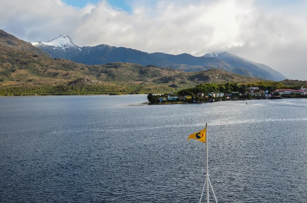 Puerto Eden, Crossing fjords in Southern Chile — Stock Photo, Image