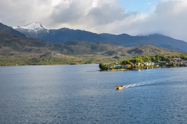 Puerto eden, overschrijding van fjorden in het zuiden van Chili — Stockfoto