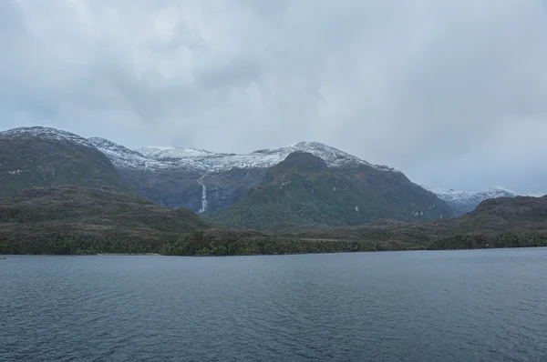 Crossing fjords in Southern Chile — Stock Photo, Image