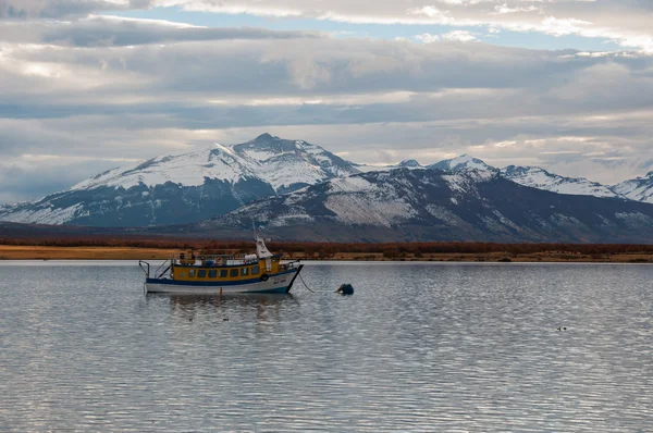 By the waterside in Puerto Natales, Chile — Stock Photo, Image