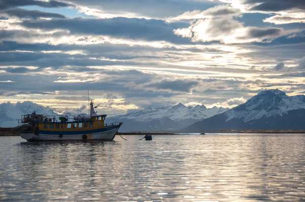 Junto al mar en Puerto Natales, Chile — Foto de Stock