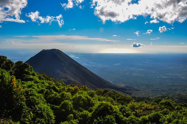 Vulcão Izalco do Parque Nacional Cerro Verde, El Salvador Fotografia De Stock