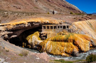 muhteşem puente del Inca kalıntıları Şili ve Arjantin
