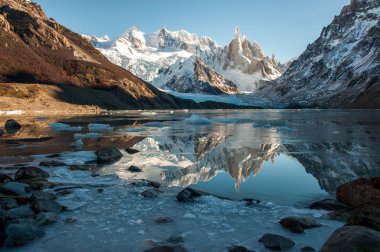 donmuş göl yansıma cerro torre, fitz roy, Arjantin