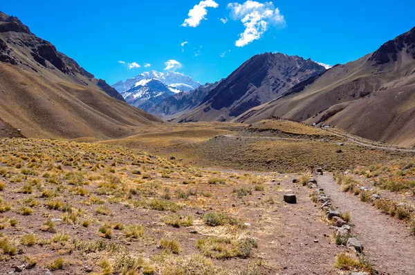 Paisajes del Parque Nacional Aconcagua entre Chile y Argent — Foto de Stock