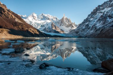 donmuş göl yansıma cerro torre, fitz roy, Arjantin