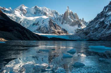 donmuş göl yansıma cerro torre, fitz roy, Arjantin