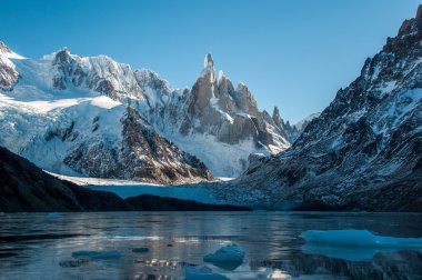 donmuş göl yansıma cerro torre, fitz roy, Arjantin