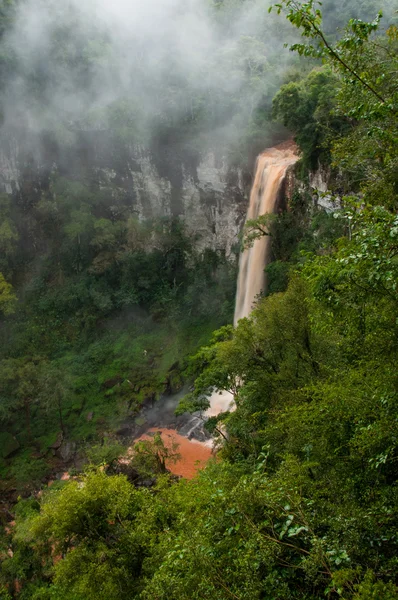 Elvarázsolt vízesés a misiones régióban, Észak-Argentína — Stock Fotó