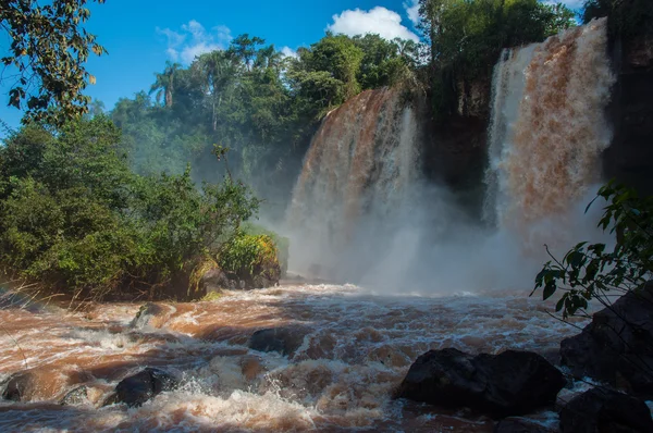 Hihetetlen és gyönyörű vízesések az iguazu, Argentína — Stock Fotó
